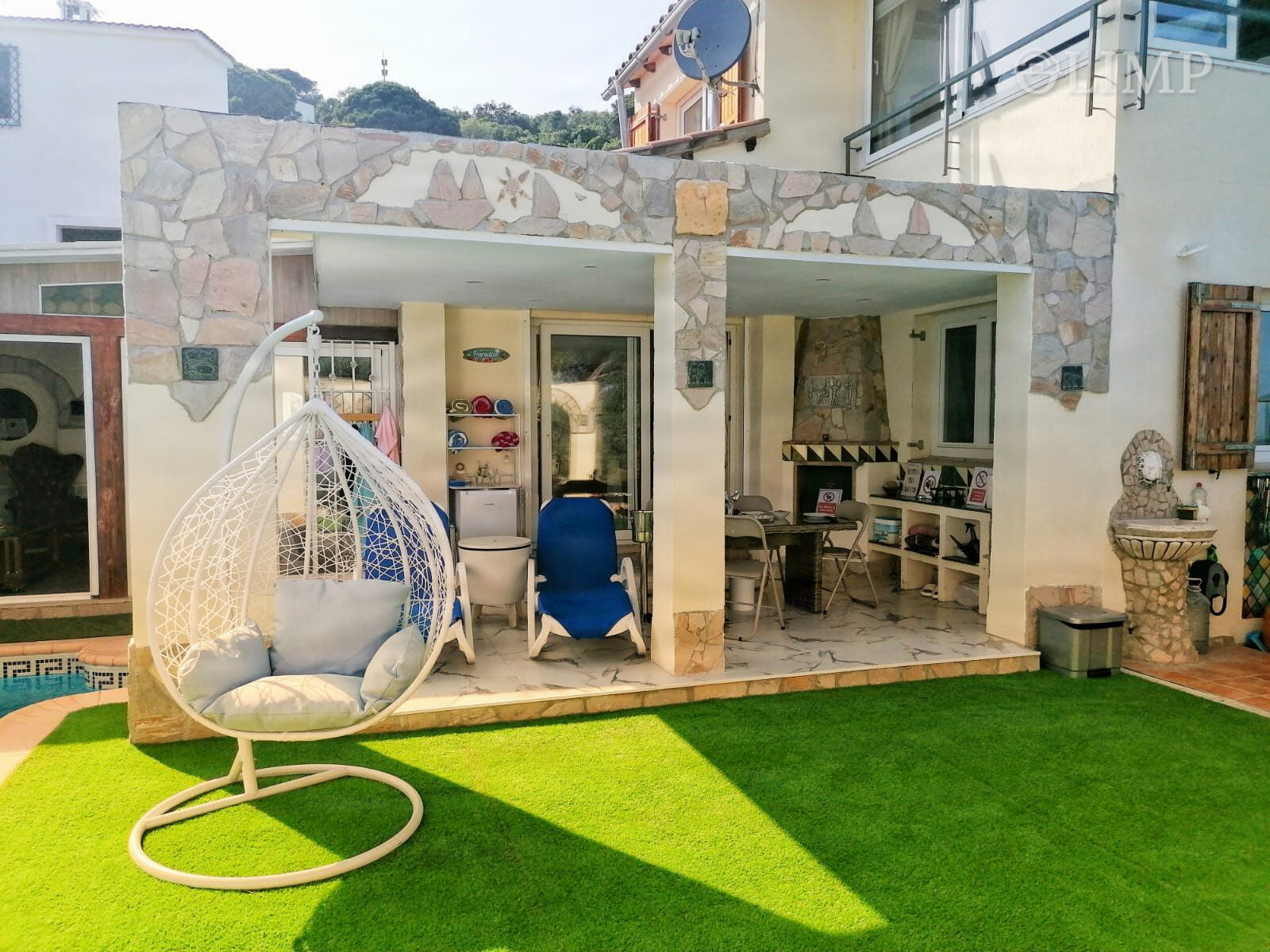 Fachada principal de la villa en Lloret de Mar