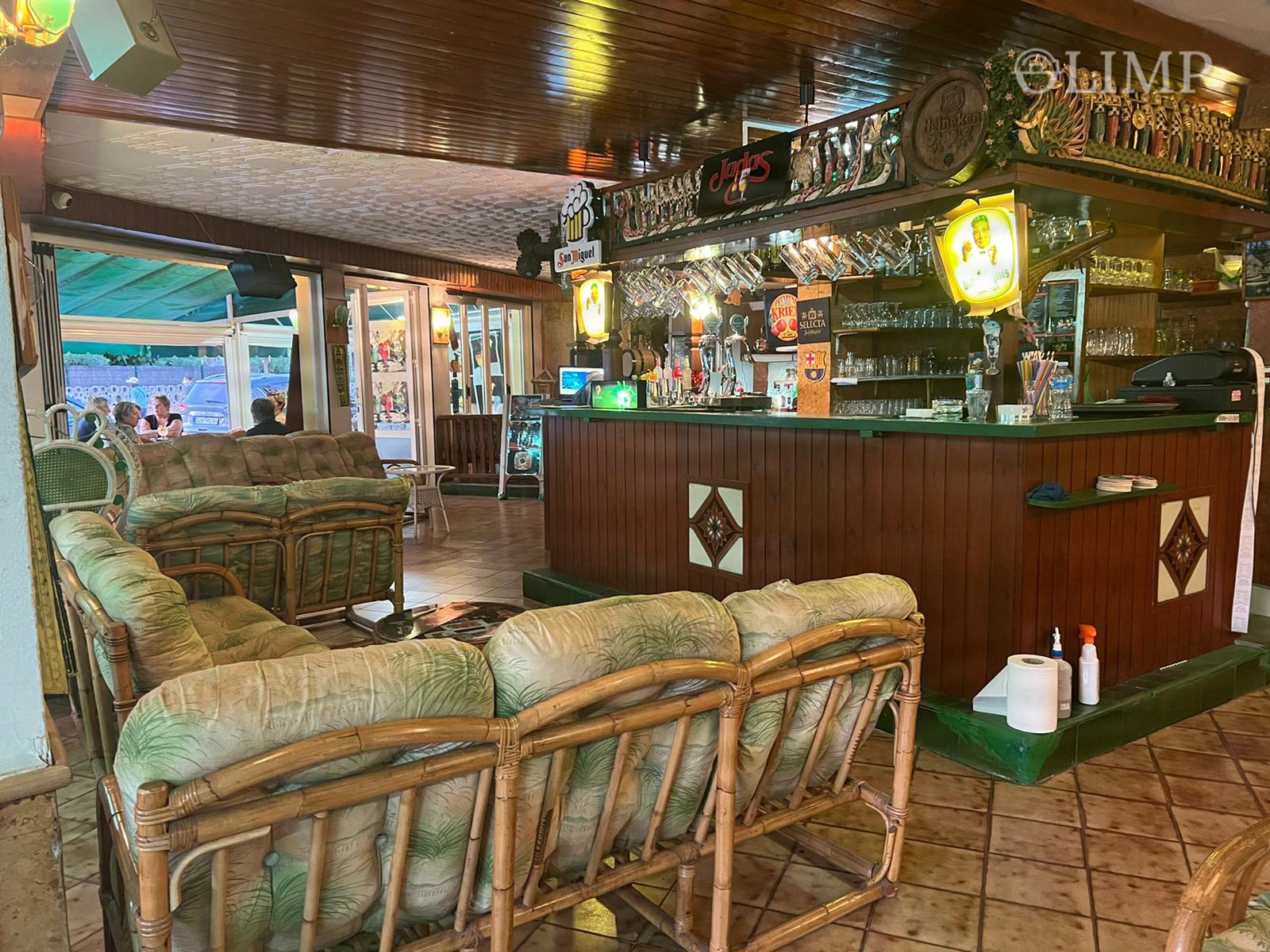 Zona interior de comedor del local bar-restaurante
