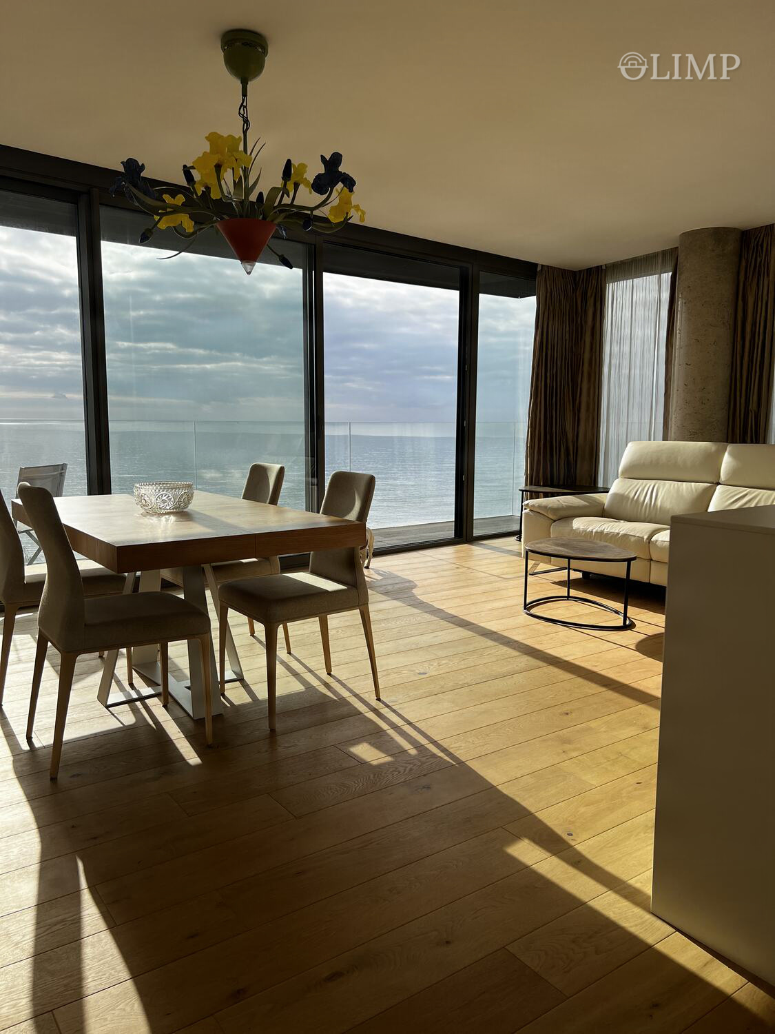 Salón-comedor con acceso directo a la terraza