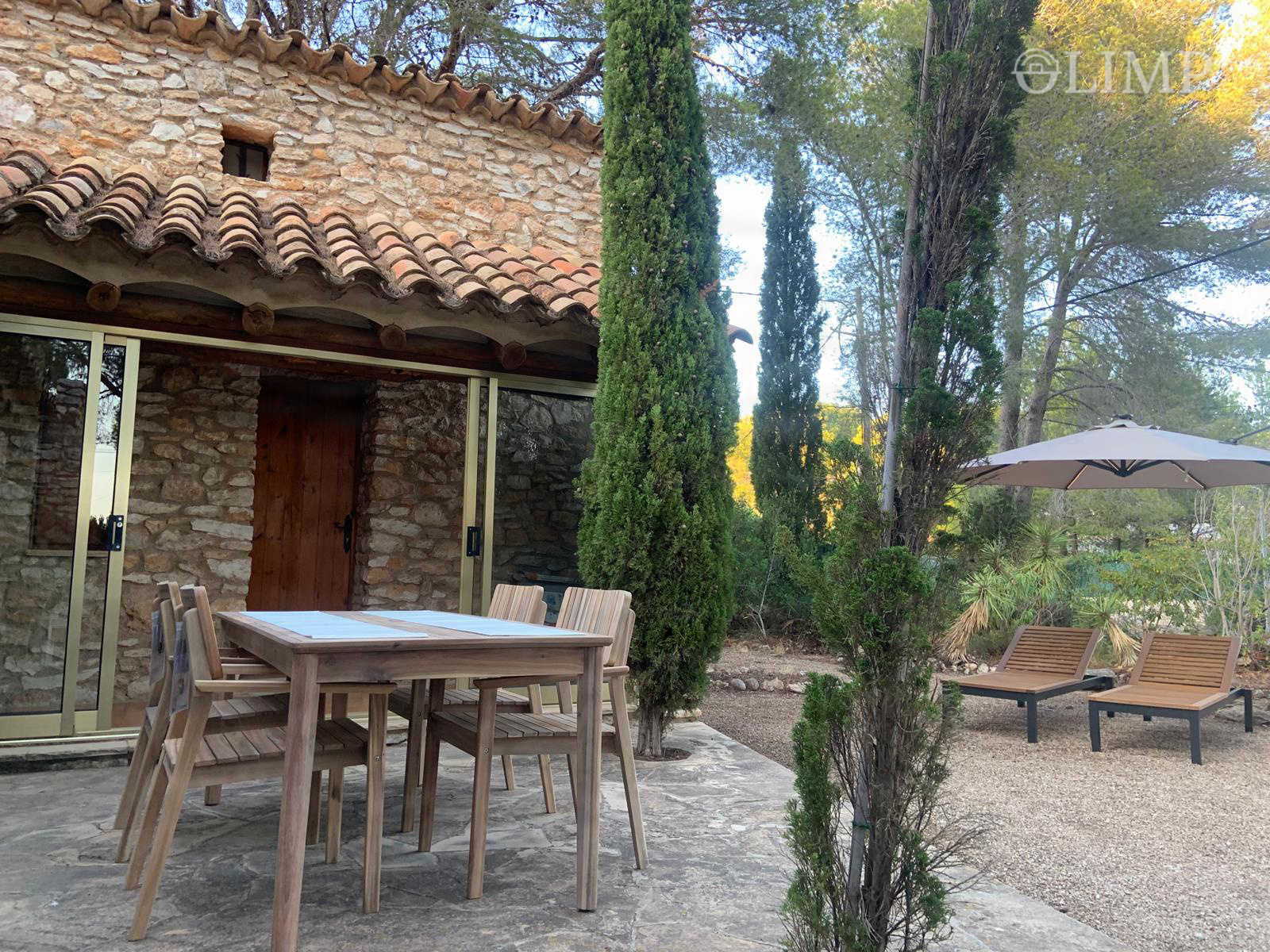 Porche y terraza de la casa