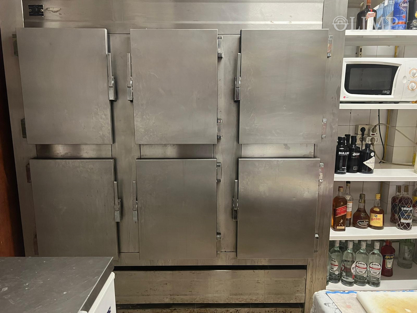 Cocina industrial y equipamiento del local