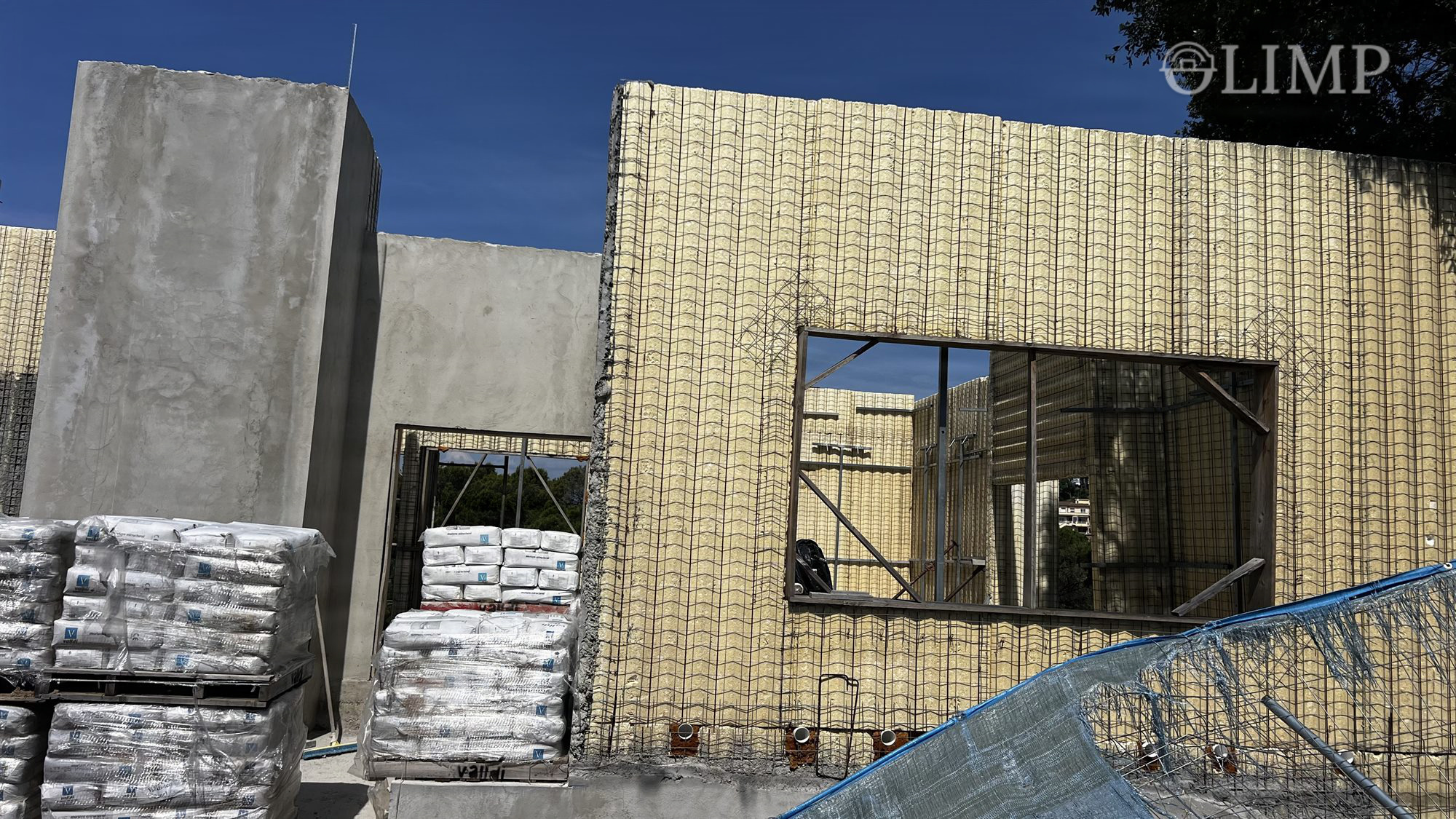 Fachada y garaje de la vivienda en Lloret de Mar