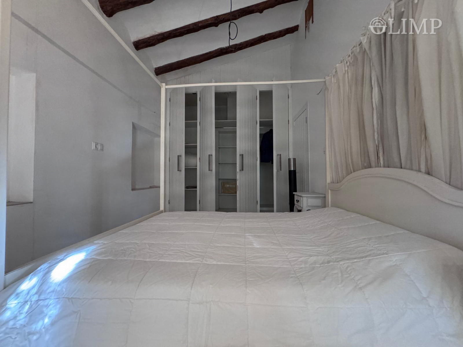 Dormitorio con baño integrado