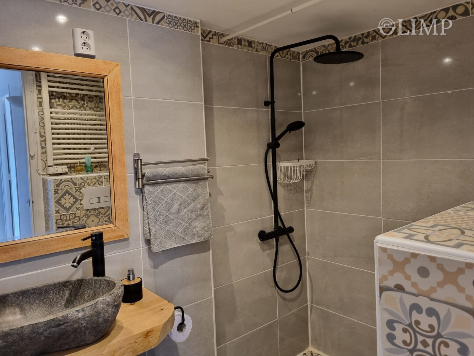 Baño con ducha en Lloret de Mar